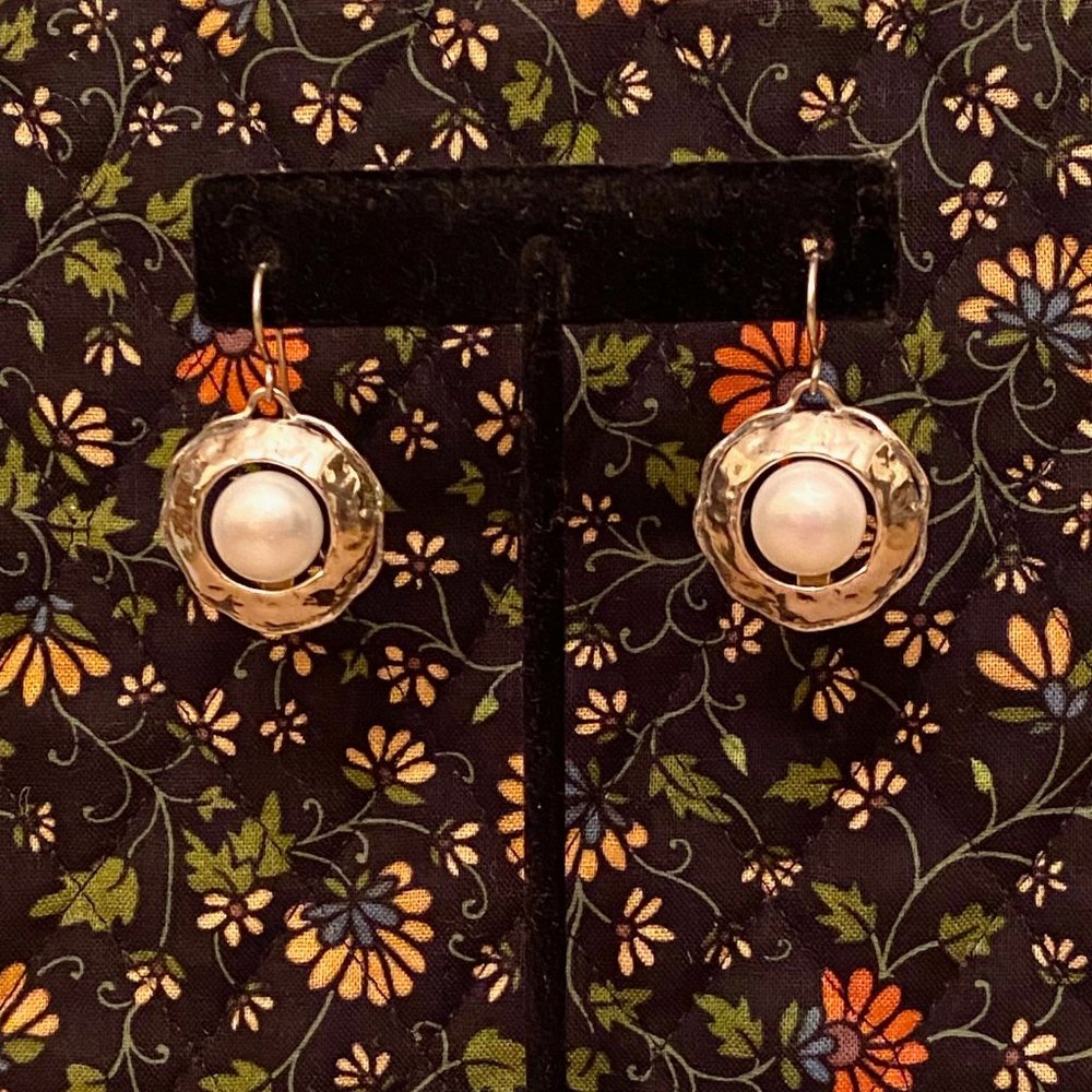 Israeli Didae Hammered Sterling Silver & Pearl Earrings 7/8"